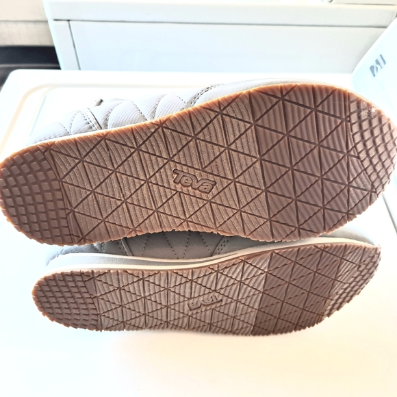 Gray Teva Womens Quilted Casual Mid Boot Shoes - Picture 5 of 6